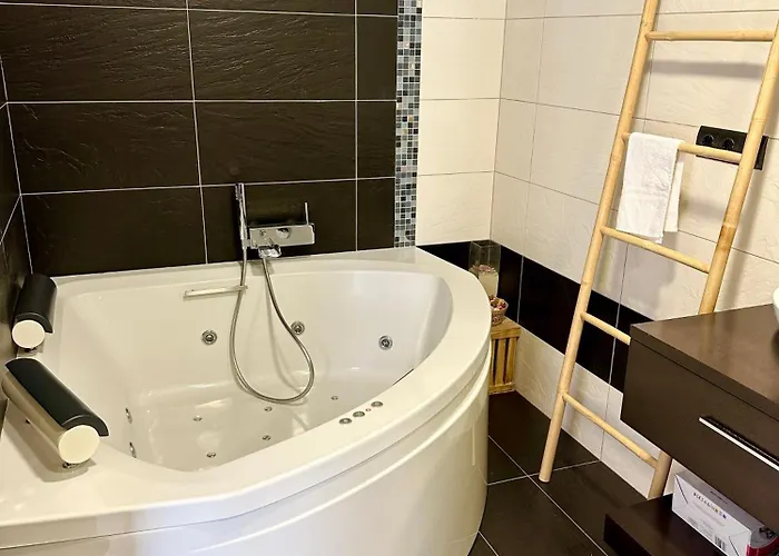 Casa con jacuzzi y piscina con vistas al castillo Corbera de Alcira foto