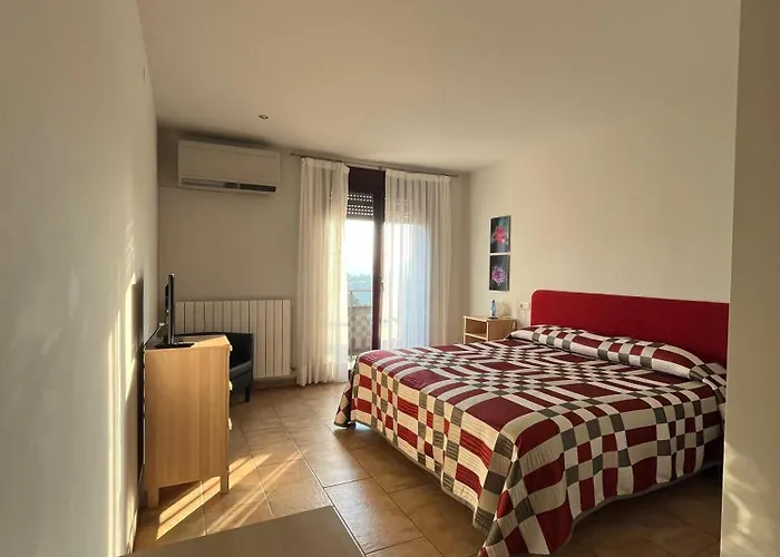 Novella Hotel - Restaurante De Muntanya 贝纳萨尔照片