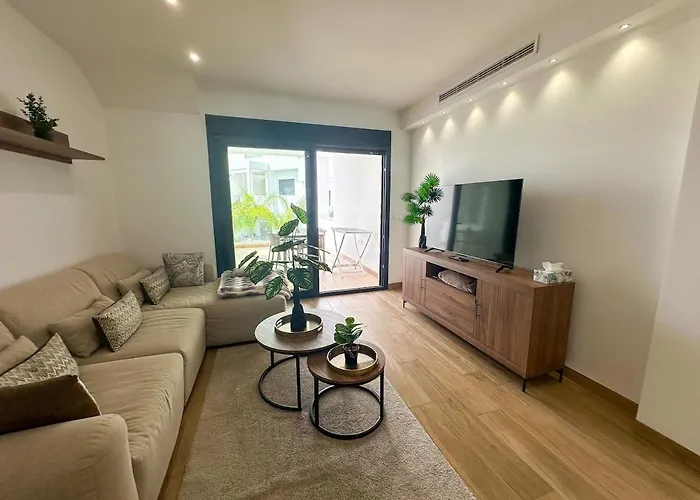 Modern 2-Bed With Solarium & Pink Lake Views La Florida  foto