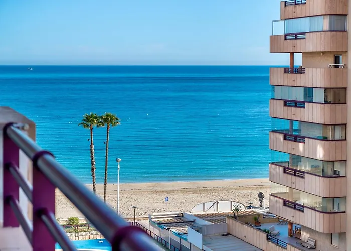Photo de Topacio II - Beachfront, Sea View, Pool, Paid Parking Ifach